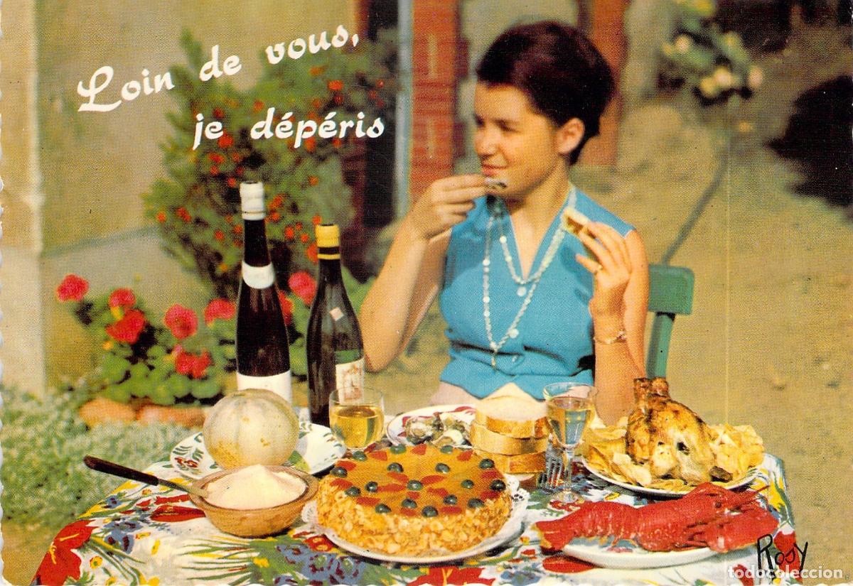 Postais: Postal francesa humor&iacute;stica con mujer comiendo y mensaje Loin de vous