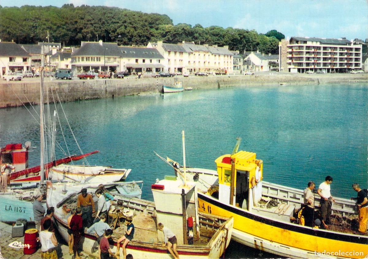Cartes Postales: Postal de Perros-Guirec Puerto con barcos pesqueros en Breta&ntilde;a