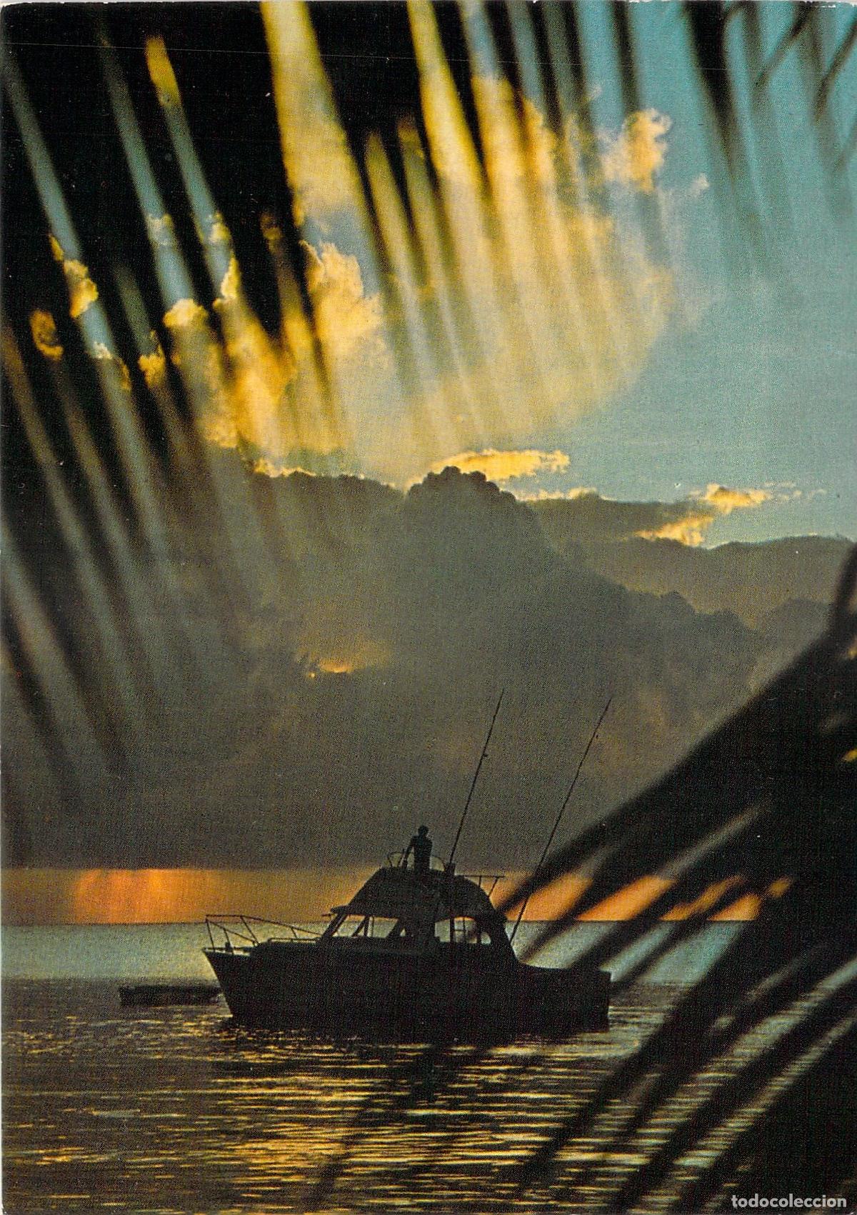 Postales: Postal de barco al atardecer en La Tranche-sur-Mer Francia