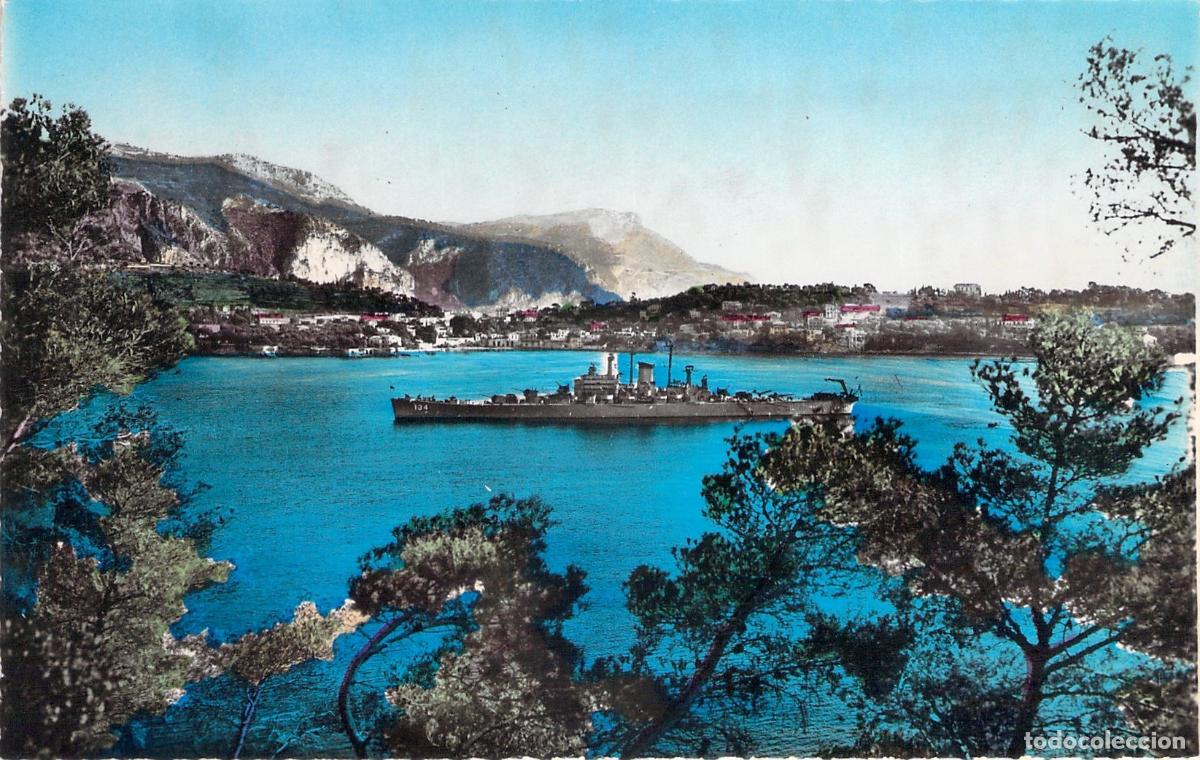 Postales: Postal de Villefranche-sur-Mer con buque de guerra en la rada