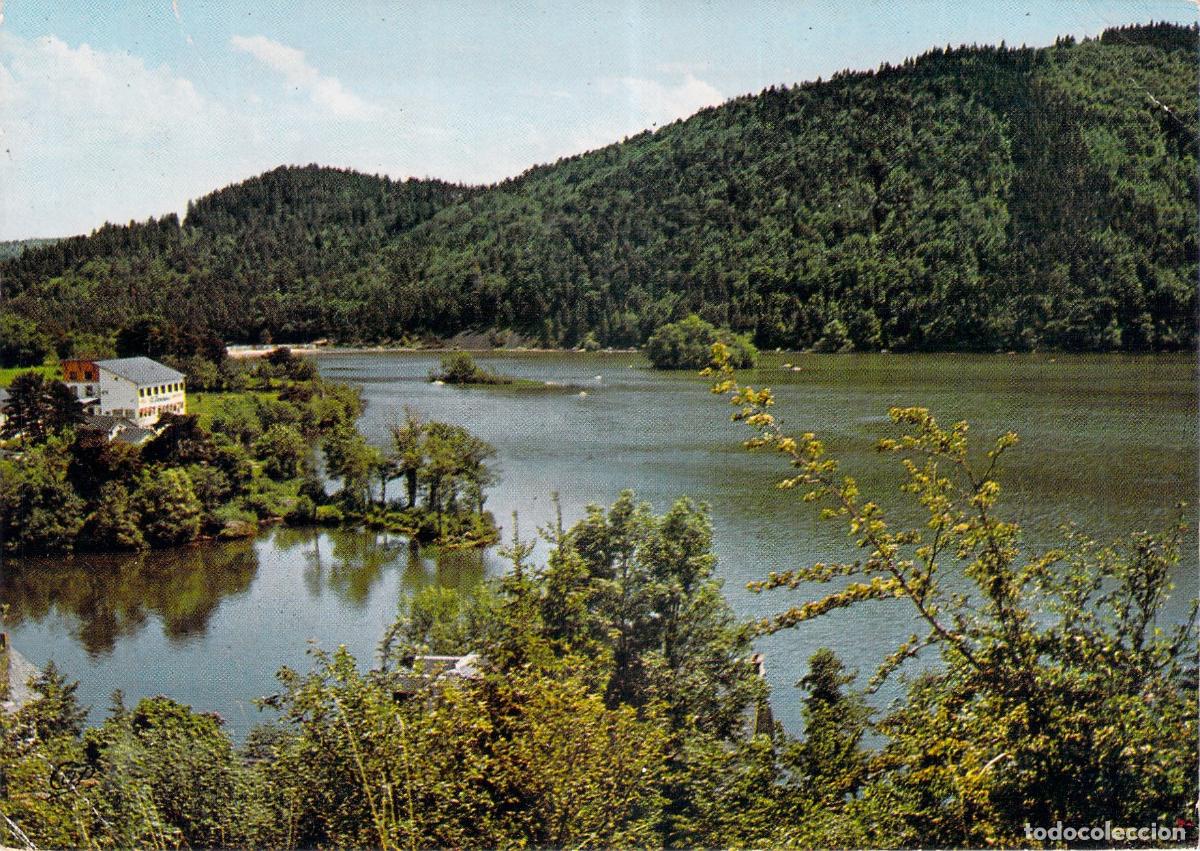 Postales: Postal del Lago Chambon en la regi&oacute;n de Auvernia, Francia