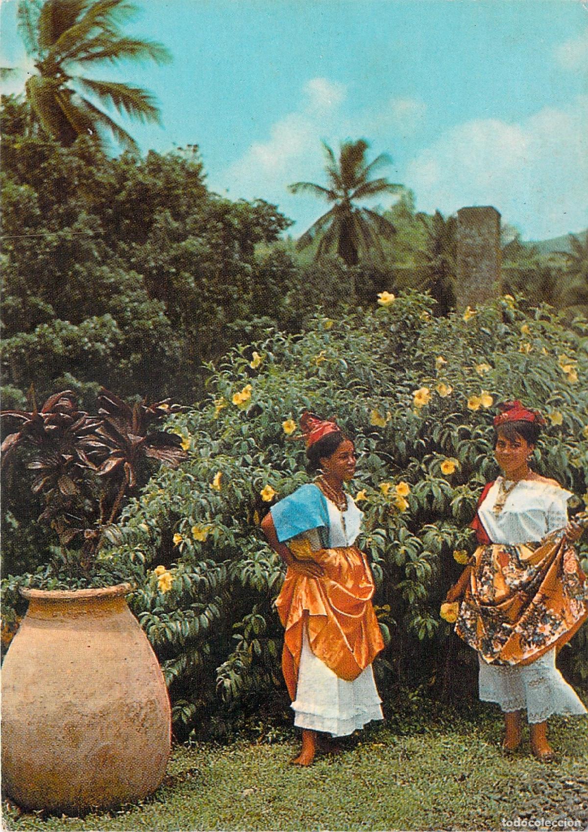 Postales: Postal de mujeres en traje tradicional de Martinica