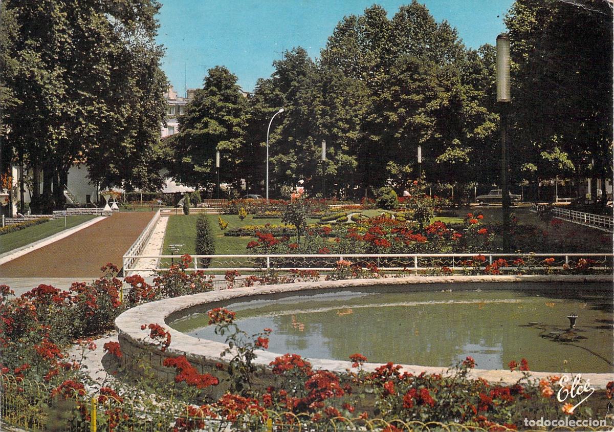 Postales: Postal de los jardines floridos y el estanque en Dax, Francia
