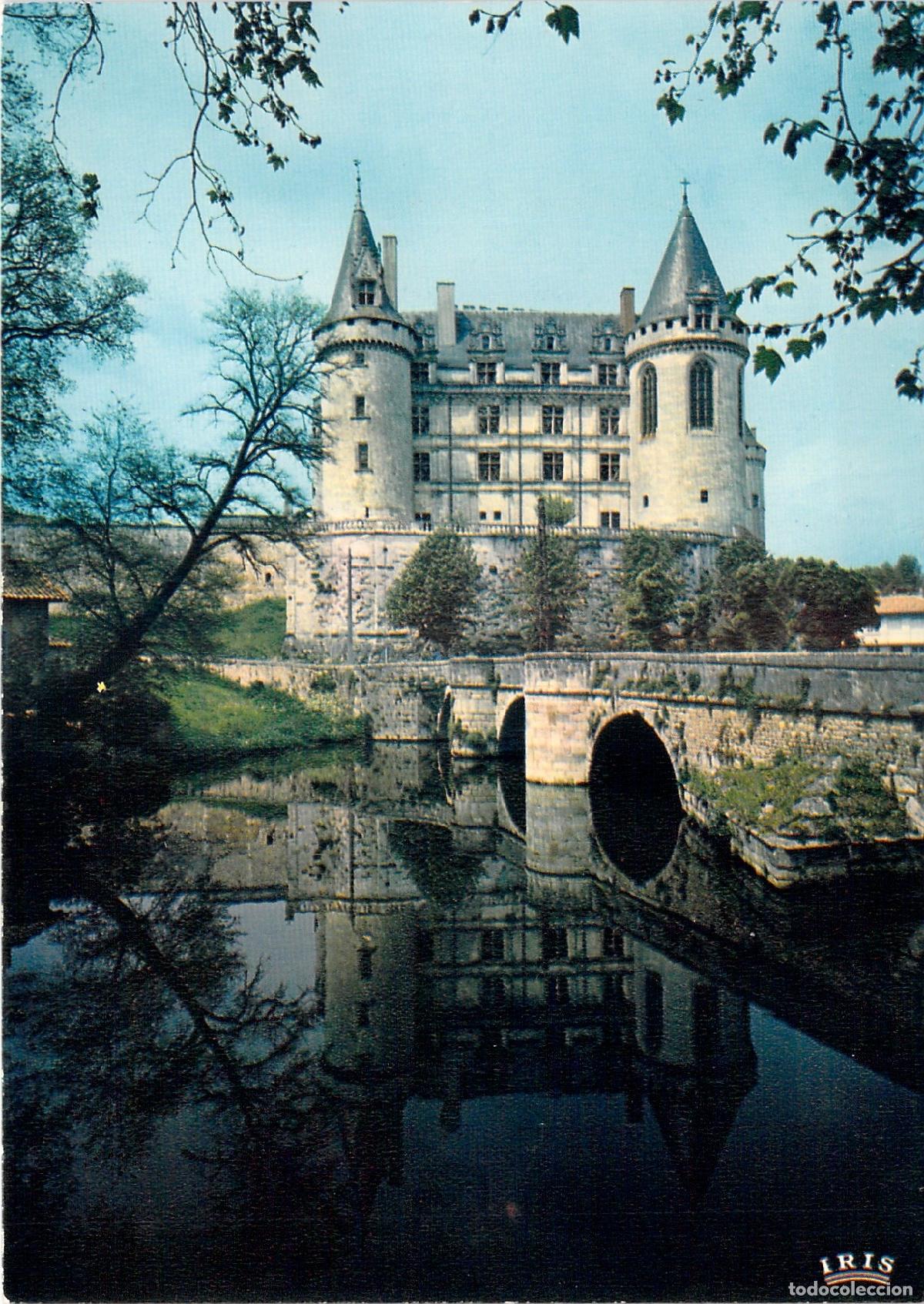 Postales: Postal del Castillo de La Rochefoucauld en Charente, Francia