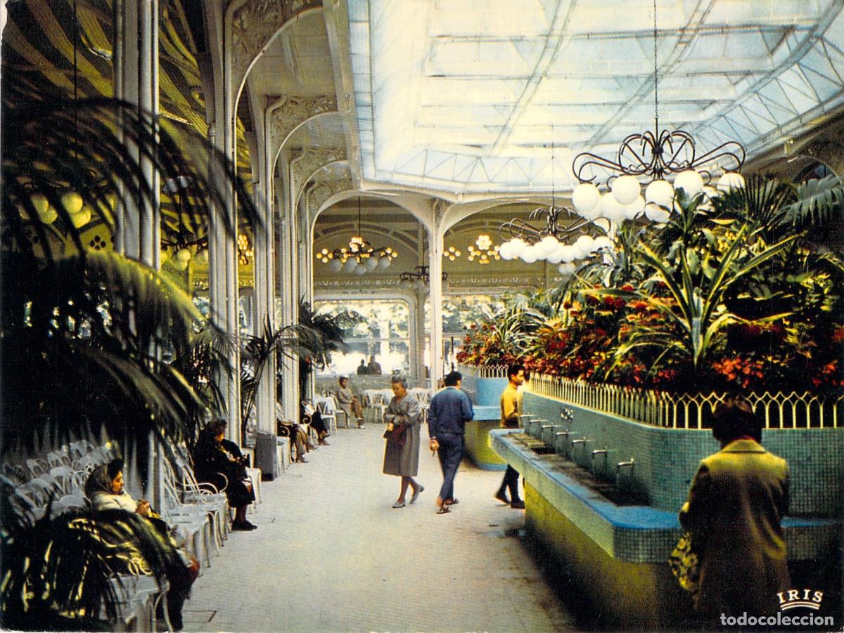 Postales: Postal de Vichy, interior del Hall des Sources en Francia