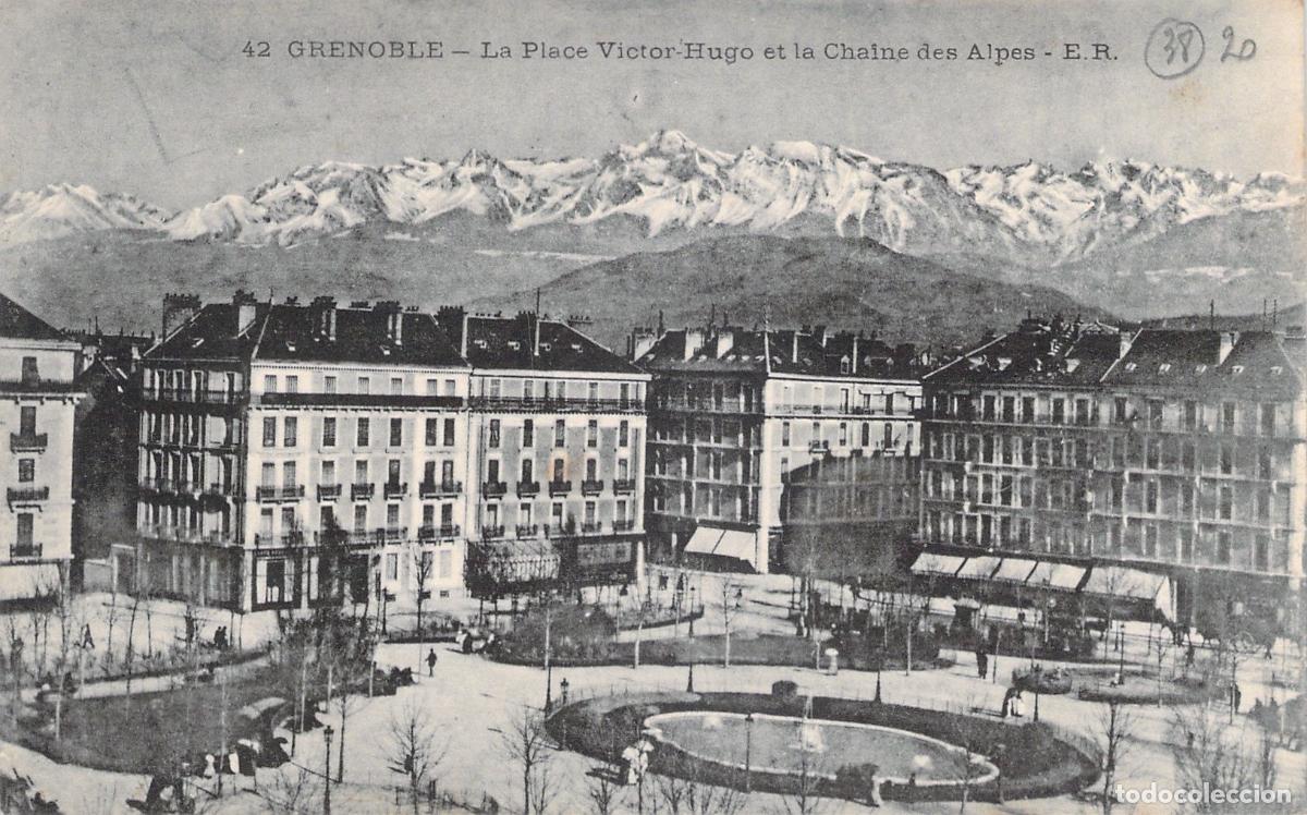 Postales: Postal de Grenoble: Place Victor-Hugo y los Alpes