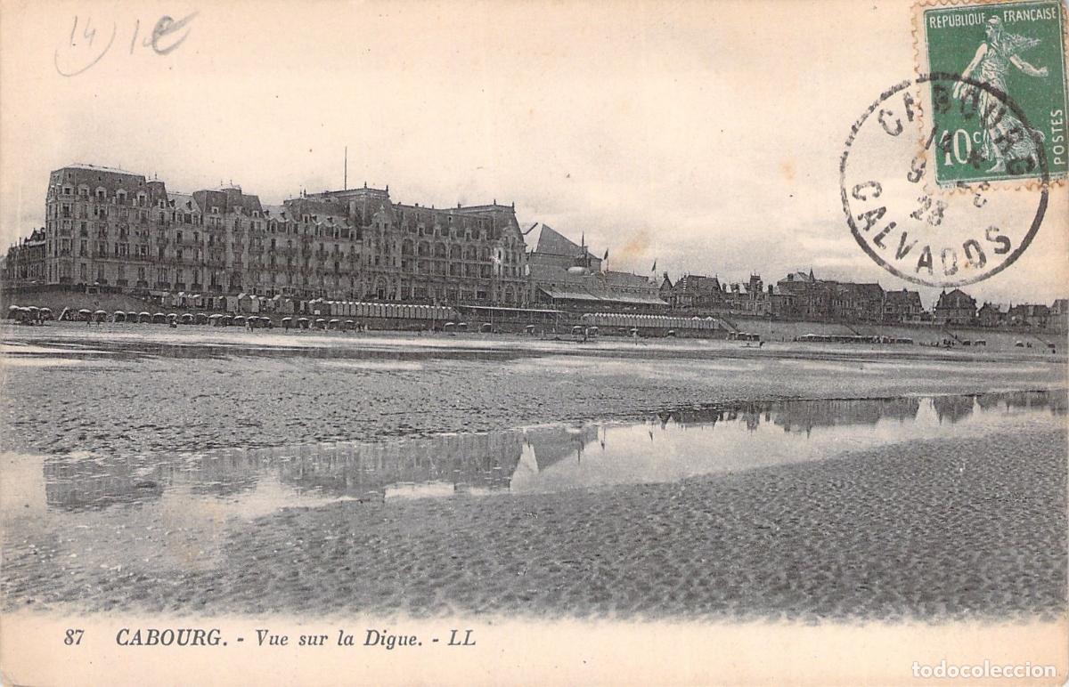 Postales: Postal de Cabourg Vista de la Playa y el Dique en Francia