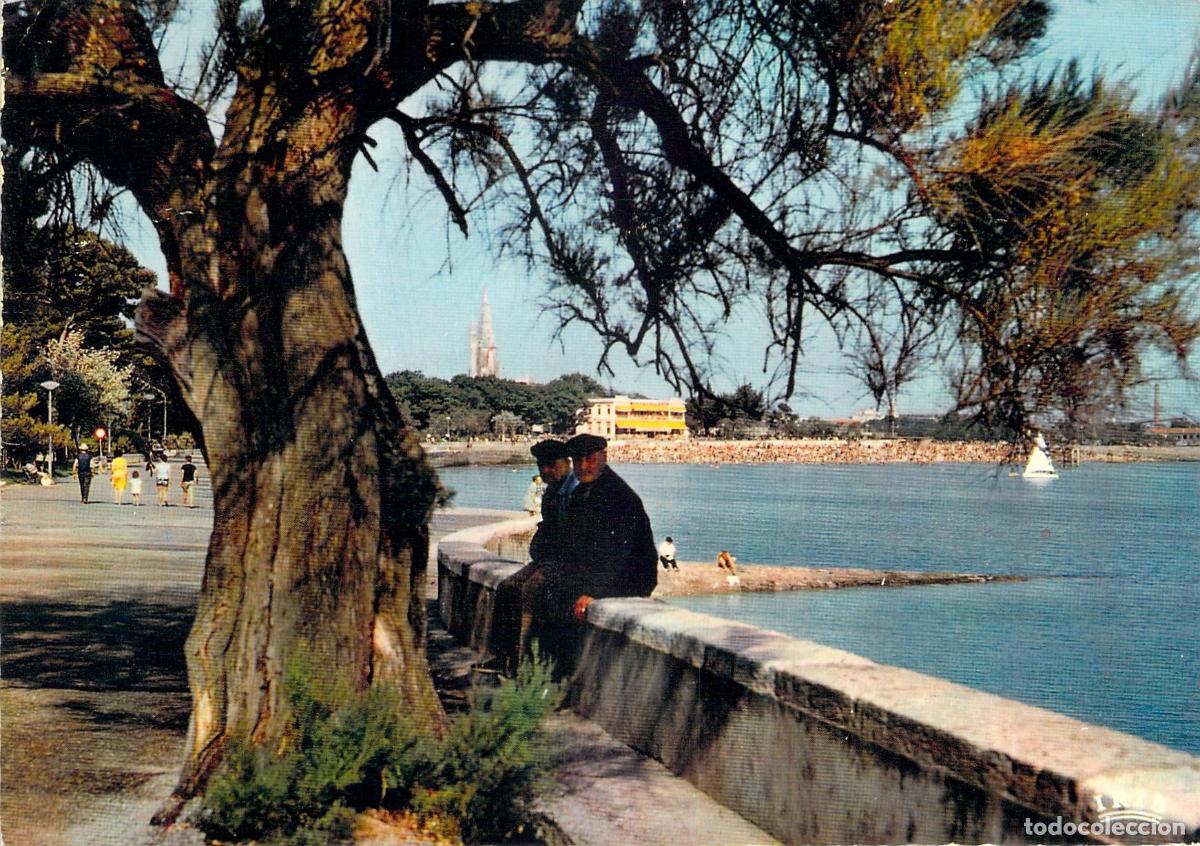Postales: Postal de la playa y el paseo mar&iacute;timo en La Rochelle, Francia