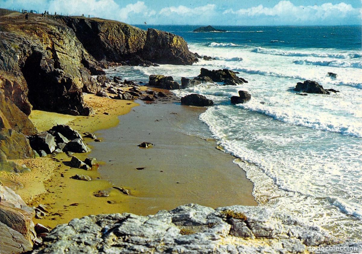 Postales: Postal de la costa rocosa y playa en Breta&ntilde;a