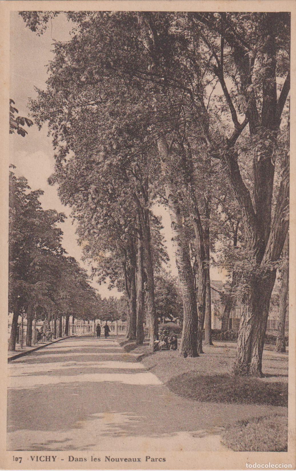 Postales: FRANCIA, VICHY, DANS LES NOUVEAUX PARCS - EDITION LIBRERIE CASINO DE VICHY 107 - S/C