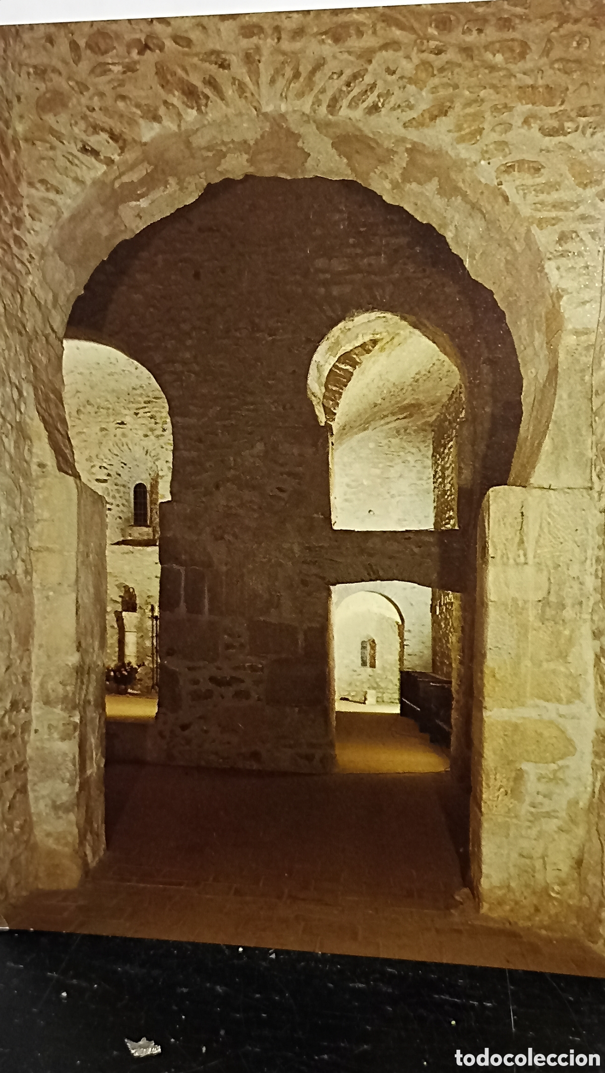 Postales: El arco del iglesias abbatial San Michel de Cuxa Francia