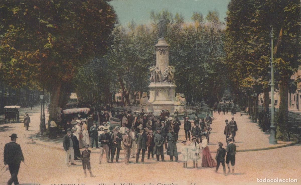Cartoline: France Marseilles Marseille All&eacute;es de Meilhan Monument des Mobiles Foule *YAH011