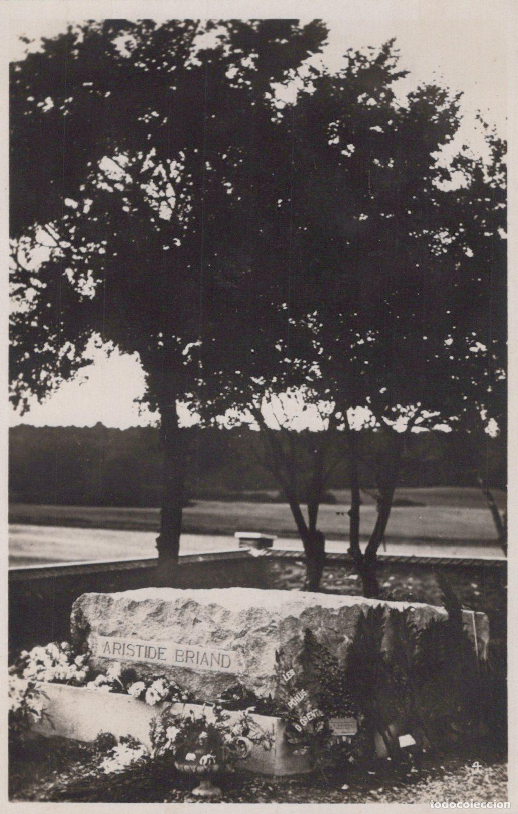 Postcards: France Other Unclassified Cocherel Monument Tombe D Aristide Unposted *YAH047