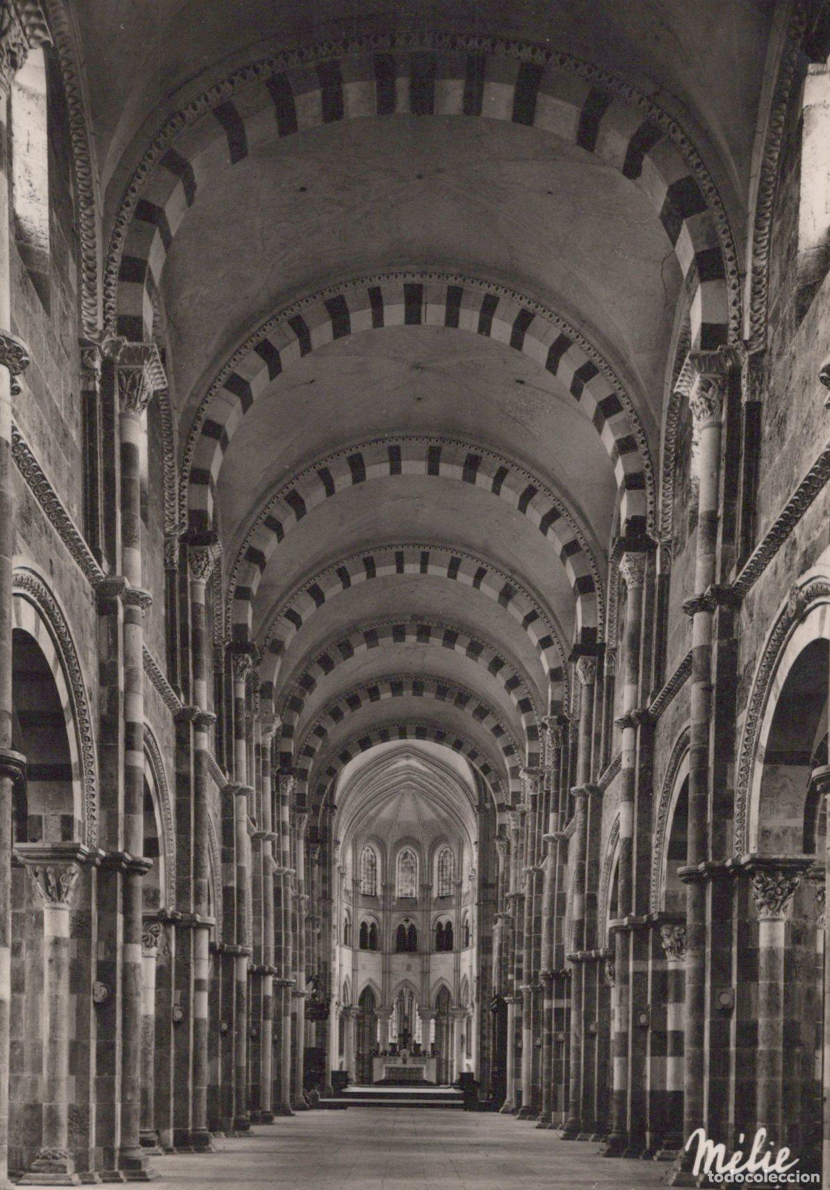 Postcards: France Vezelay V&eacute;zelay Eglise Abbatiale de la Madeleine Nef Unposted *YAH098