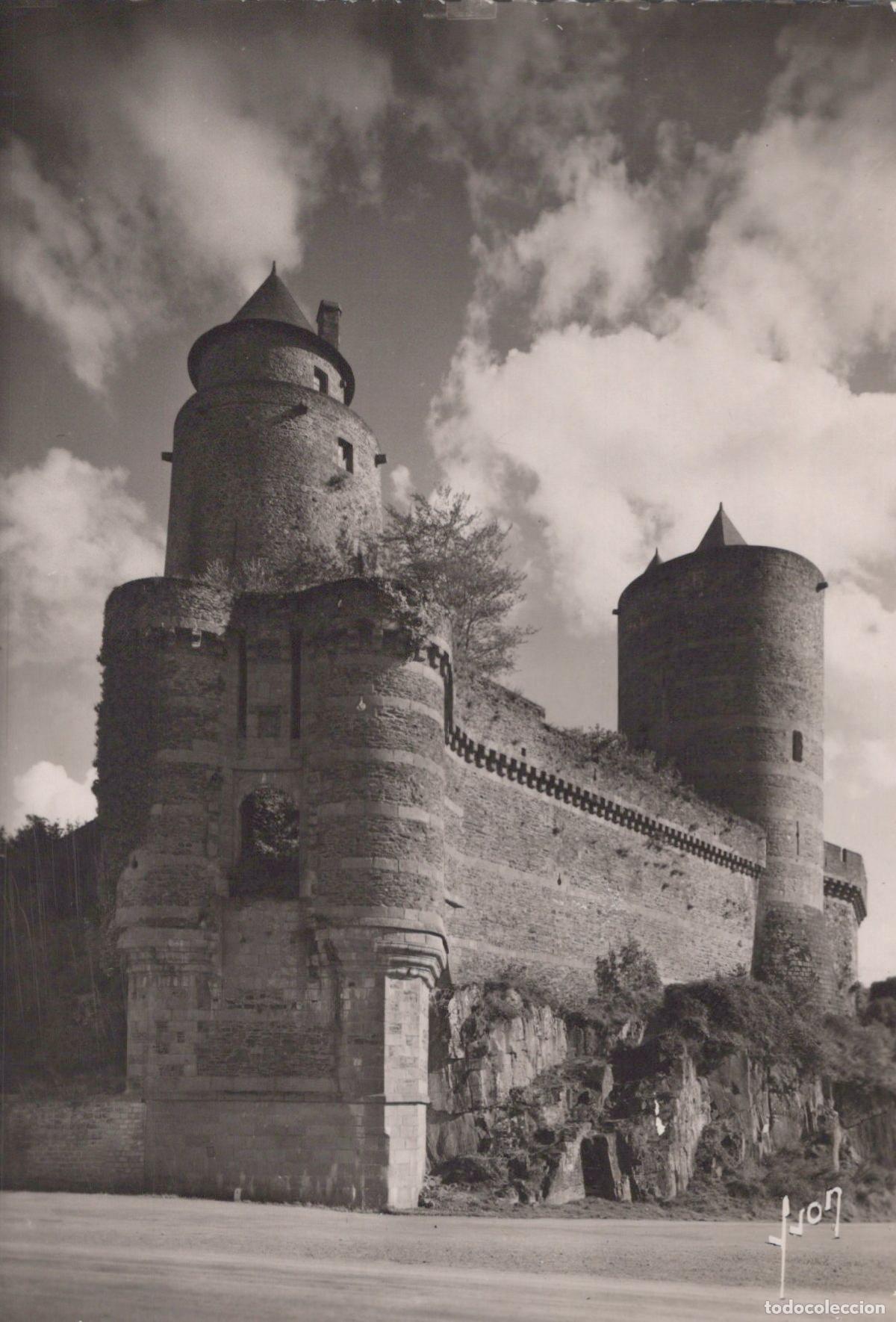 Postcards: France Fougeres Bretagne Ch&acirc;teau Tours Gobelin et M&eacute;lusine Unposted *YAH118