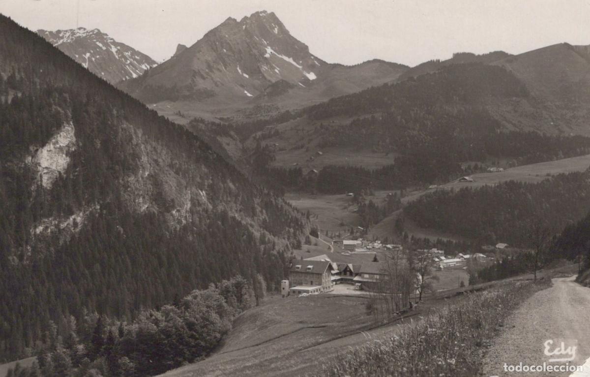 Postcards: France Abondance Village et Montagnes Alt 930 M *YAH124