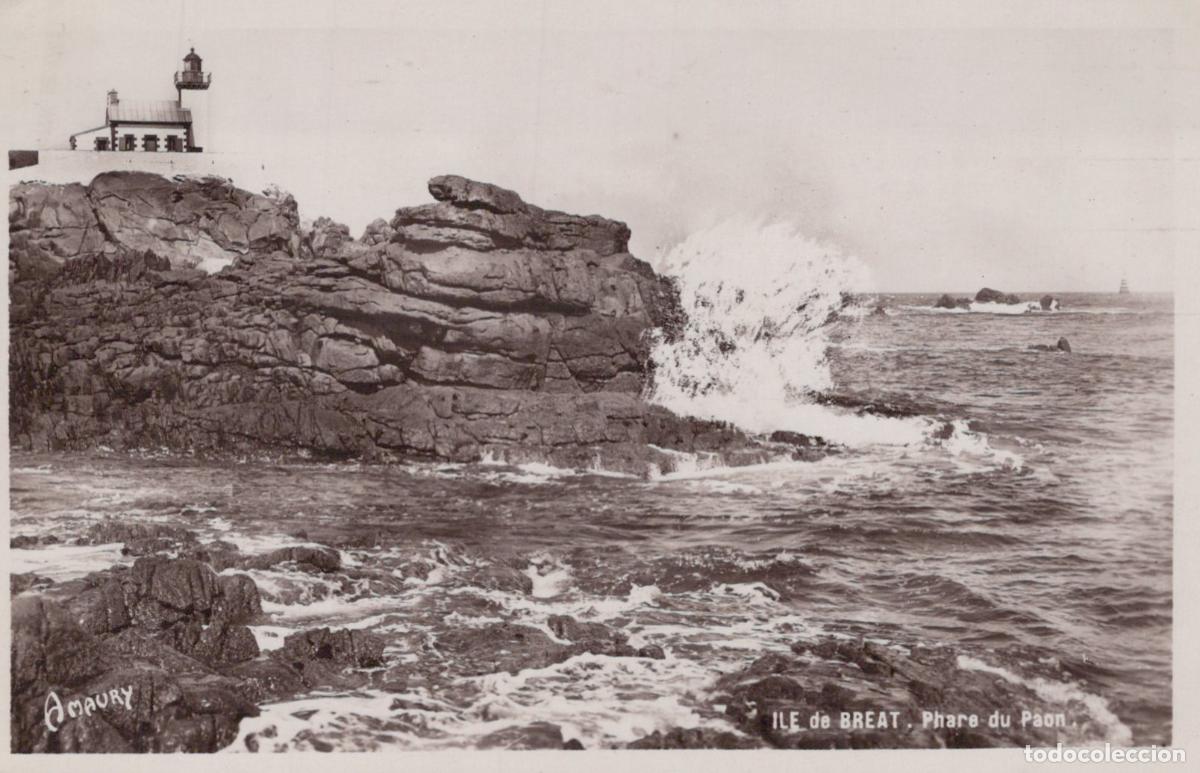 Postcards: France Ile de Br&eacute;hat Ile de Brehat Phare du Paon Architecture Unposted *YAH155