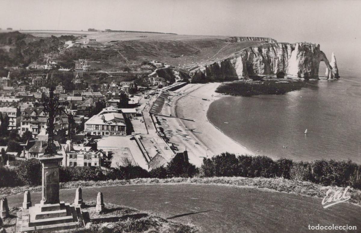 Postais: France Etretat Normandie Vue Panoramique Ville Plage Real Photo Unposted *YAH141
