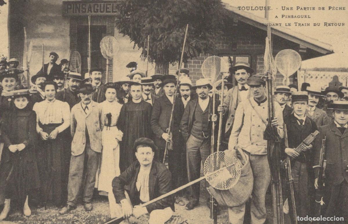 Postais: France Orleans Pinsaguel Groupe de P&ecirc;cheurs Devant la Gare *YAH151