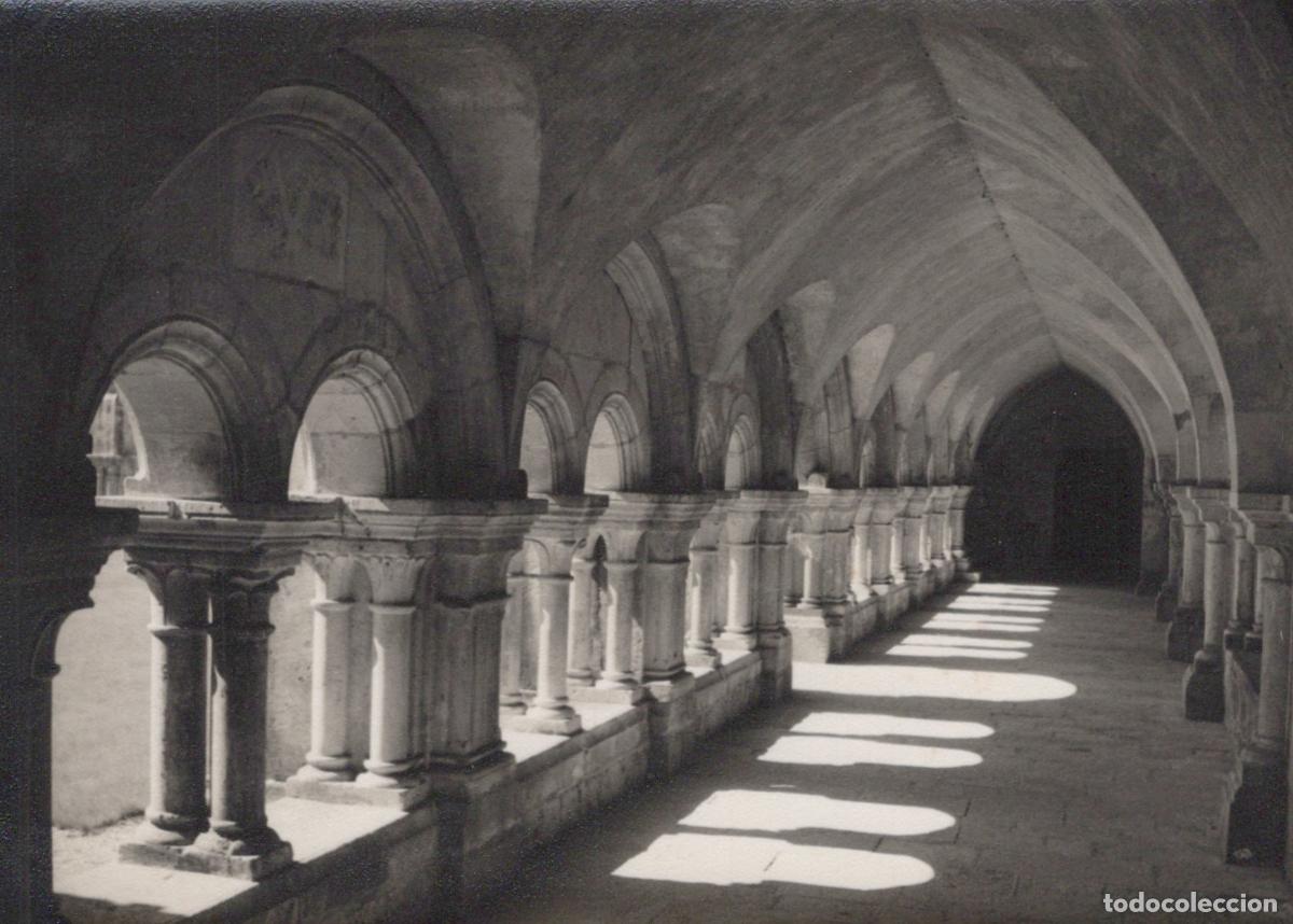 Postcards: France Fontenay Abbaye de le Clo&icirc;tre Architecture Romane Unposted *YAH209