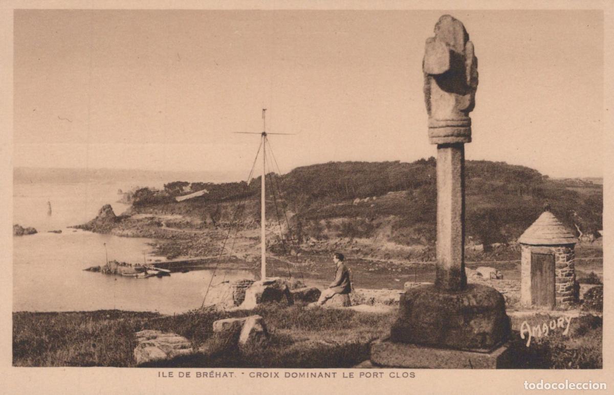 Postcards: France Ile de Br&eacute;hat Croix Dominant le Port Clos Paysage C&ocirc;tier Unposted *YAH157
