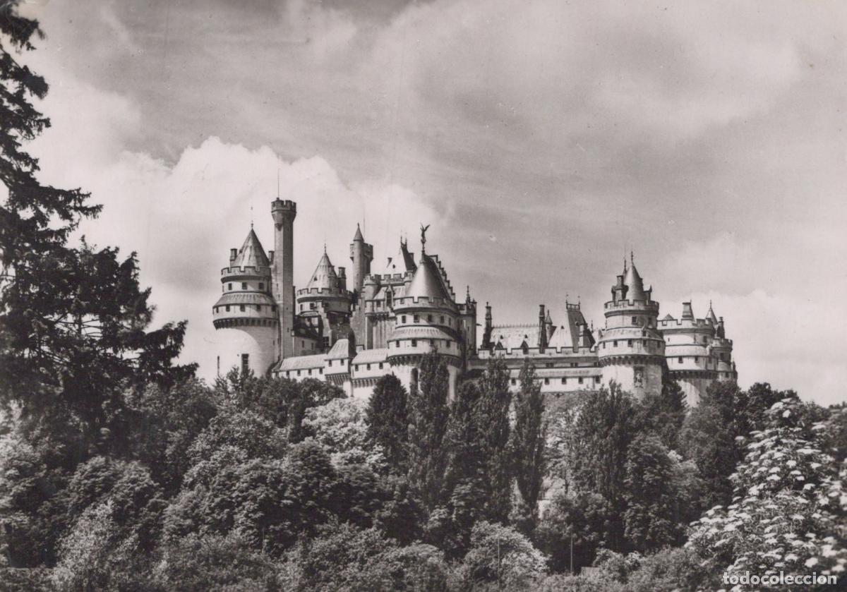 Postcards: France Pierrefonds Ch&acirc;teau de Reconstitution Viollet Real Photo Unposted *YAH176