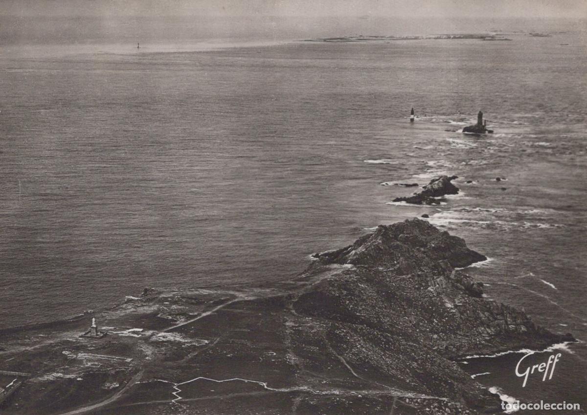 Postales: France Pointe du Raz Vue A&eacute;rienne de Sein Phare de la Vieille Unposted *YAH258