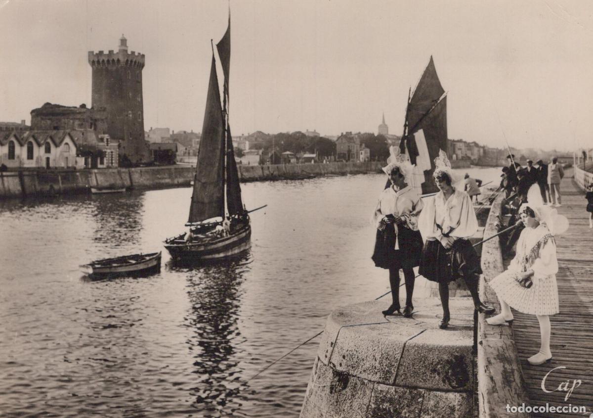 Postais: France Sables D Olonne Les Port Tour D Arundel Bateaux *YAH284