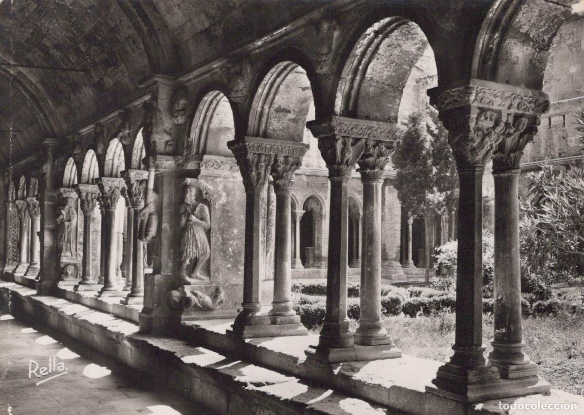 Cartes Postales: France Arles sur Rhone Clo&icirc;tre Saint Trophime Real Photo Unposted *YAH221