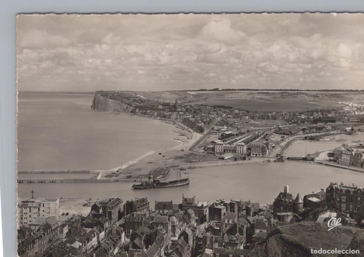 Cartes Postales: France Le Treport Normandie Vue G&eacute;n&eacute;rale du Port Ville et Falaises *YAH359