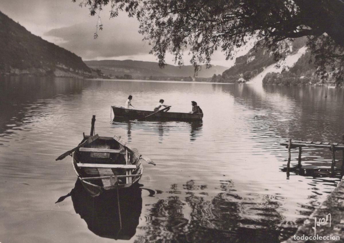 Cartoline: France Nantua Lac de Bateaux Paysage Montagneux *YAH312