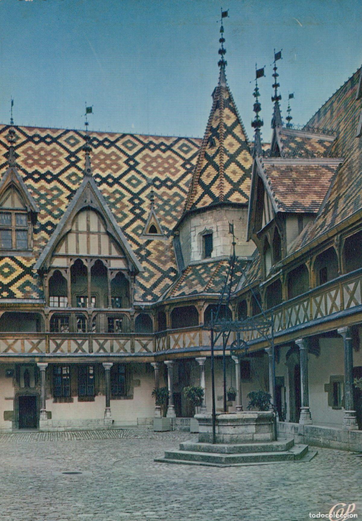 Cartes Postales: France Beaune Hospices de Cour D Honneur Toit Tuil&eacute; Architecture *YAH504