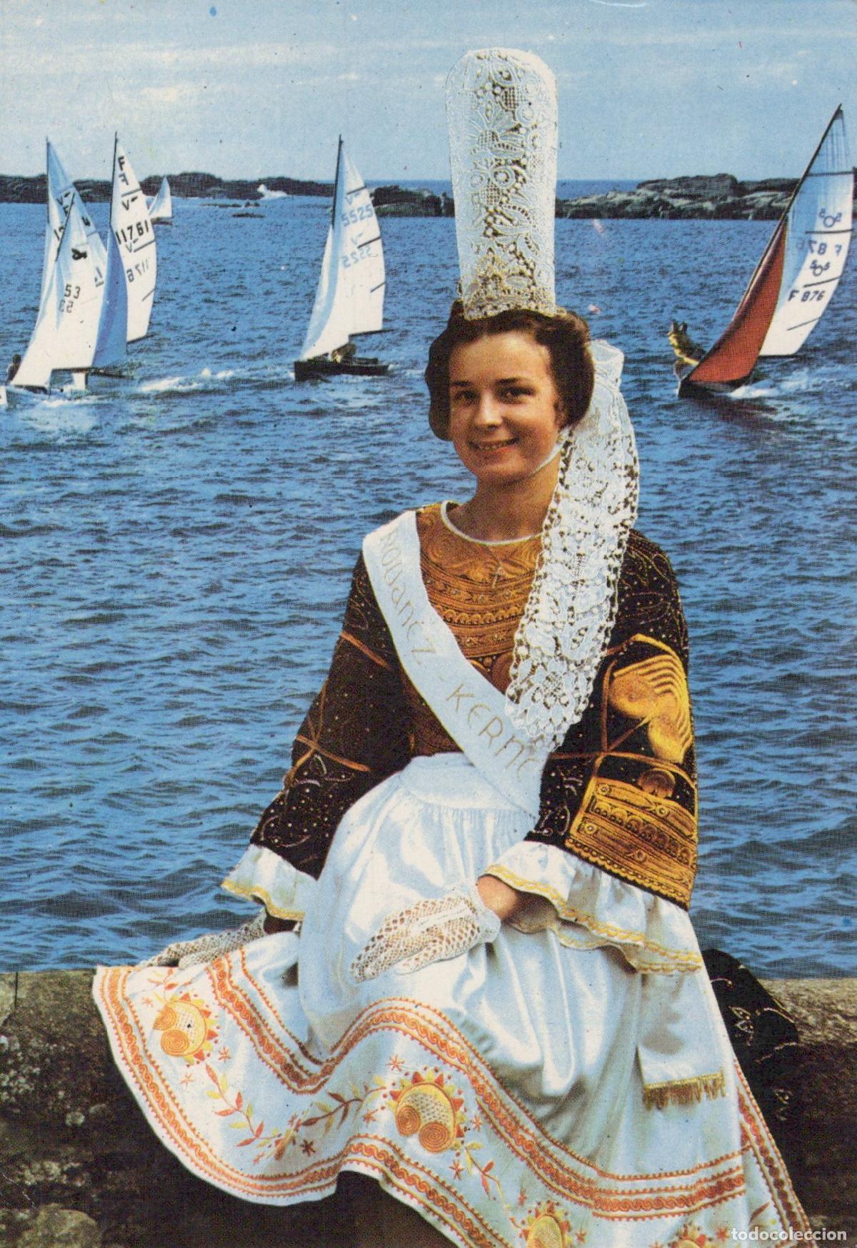 Cartes Postales: France Louannec Bretagne Femme en Costume Breton Voiliers Unposted *YAH543