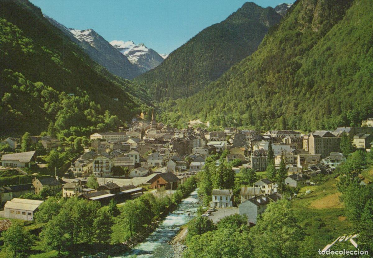 Postcards: France Cauterets Vue de la Ville et Montagnes *YAH689
