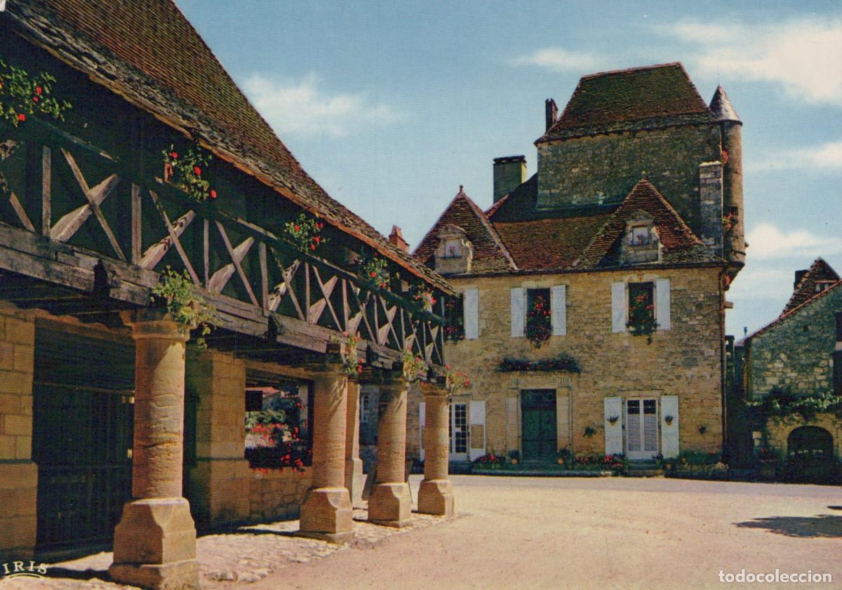 Postkarten: France Domme La Halle et Maison du Gouverneur Unposted *YAH989