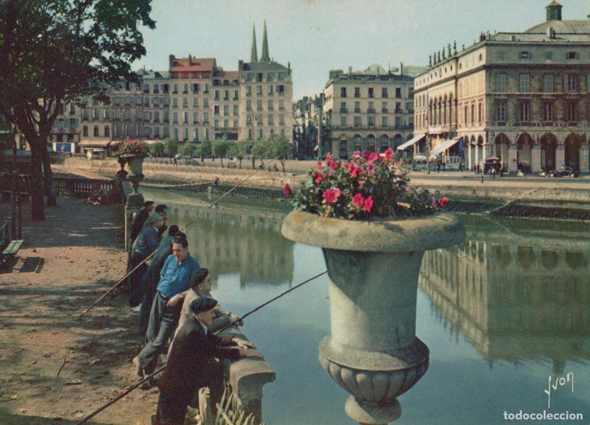 Postkarten: France Bayonne Bords de L Adour Place de la Libert&eacute; P&ecirc;cheurs *YAH993