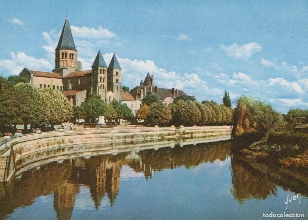 Cartoline: France Paray le Monial Basilique du Sacr&eacute; C&oelig;ur Architecture Romane *YAH736