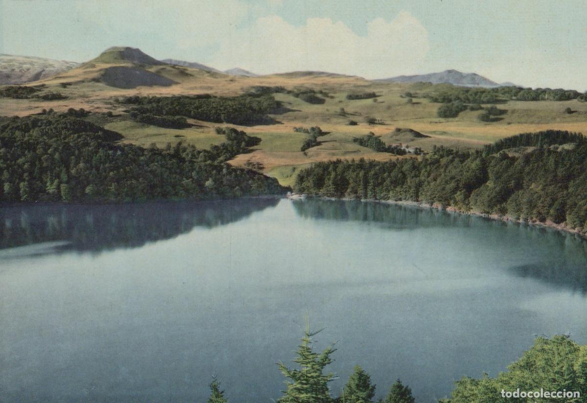 Postales: France Other Unclassified Lac Pavin Paysage Lac Volcanique Unposted *YAH947