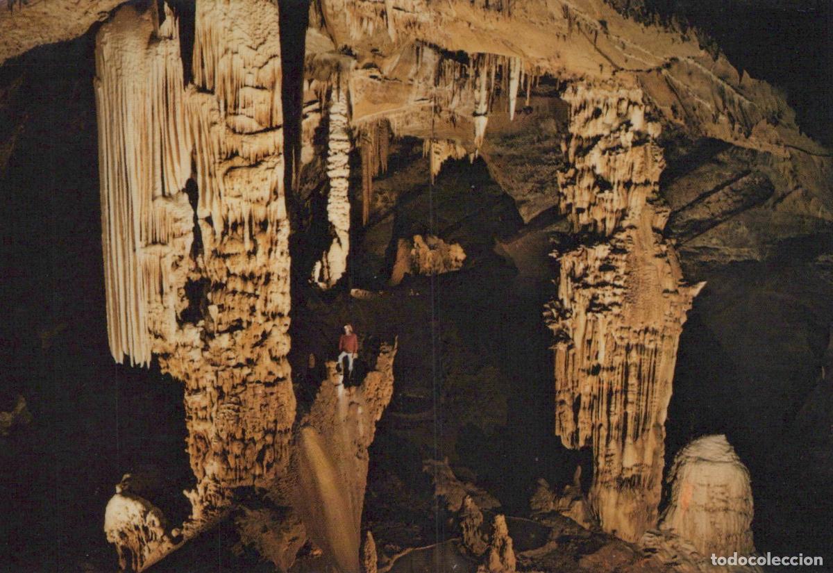 Postales: France Vallon Pont D Arc Aven D Orgnac Grotte Salle Rouge Paysage *YAH961