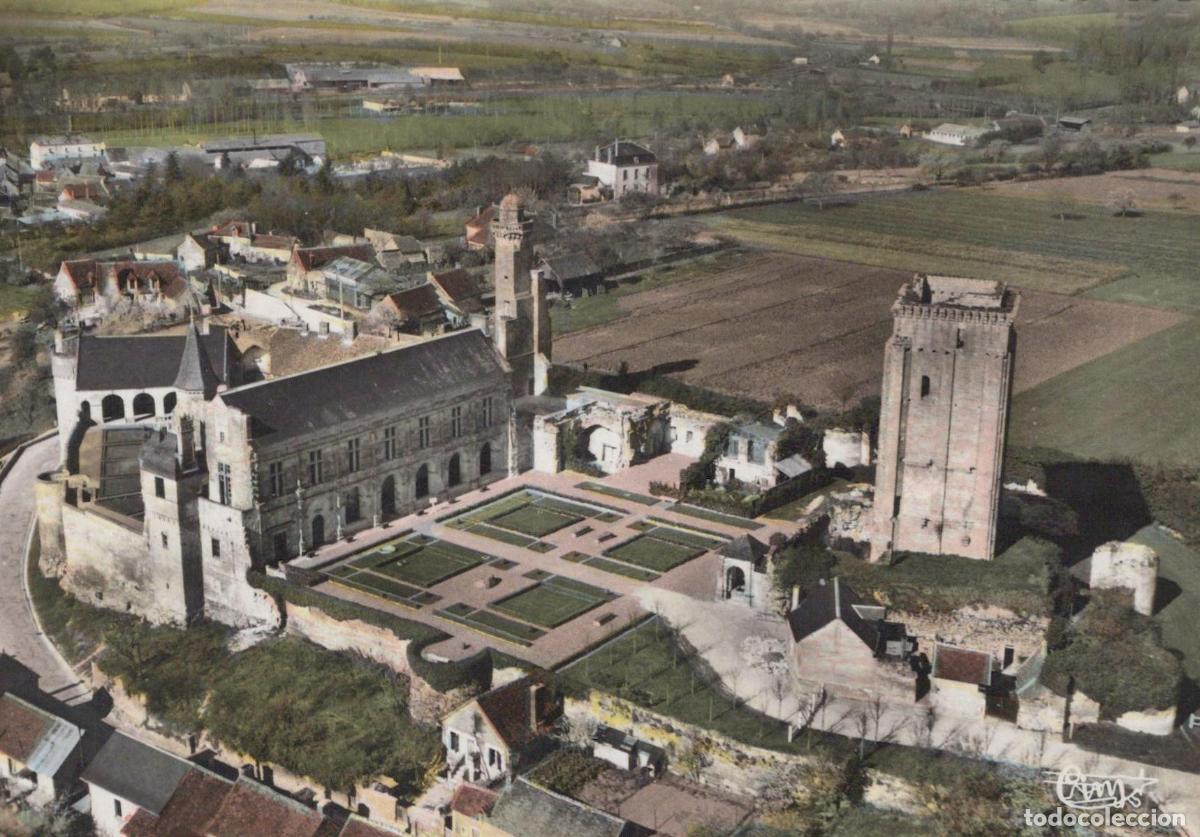 Cartes Postales: France Le Grand Pressigny Ch&acirc;teau Ancien Vue A&eacute;rienne *YAK016