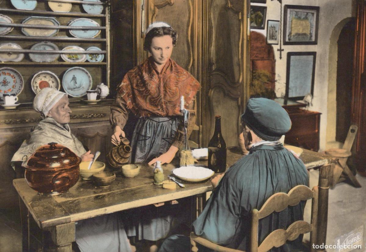 Cartes Postales: France Loches Touraine Traditional Supper Scene *YAK014