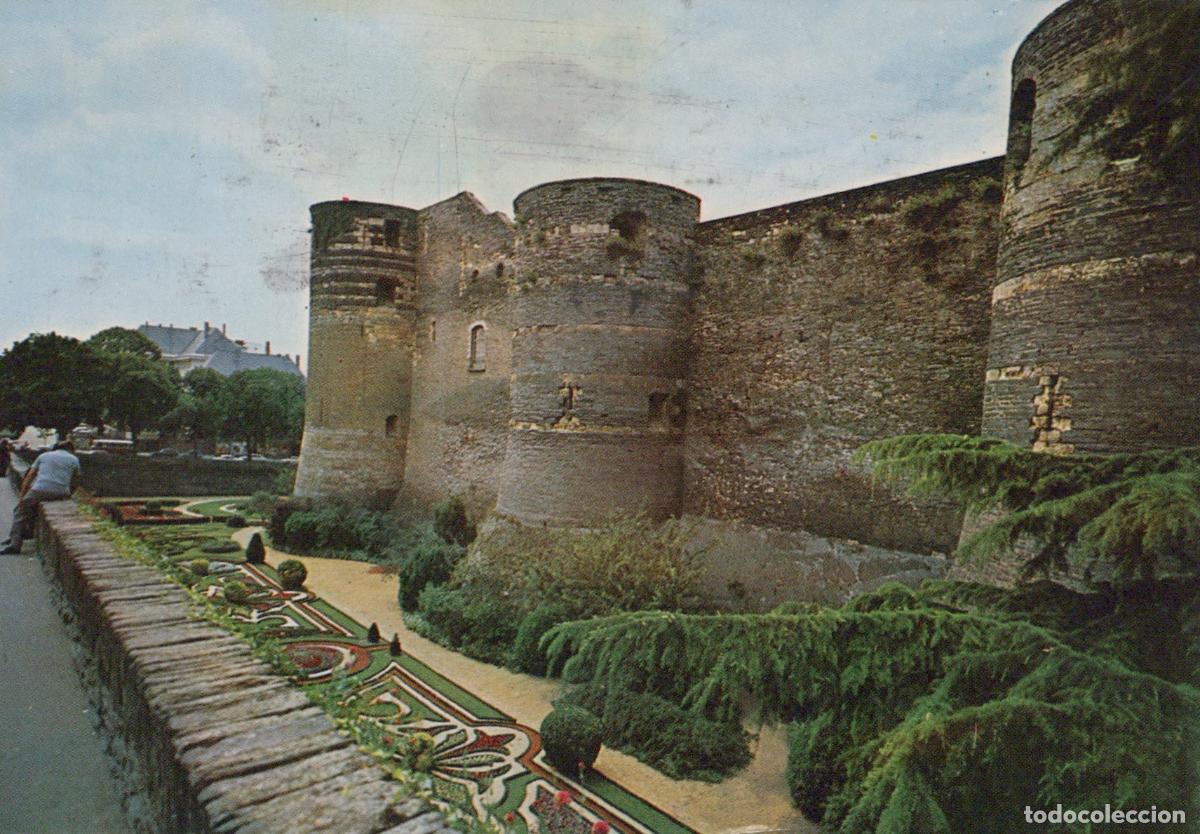 Cartes Postales: France Angers Castle Ramparts and Gardens *YAK023