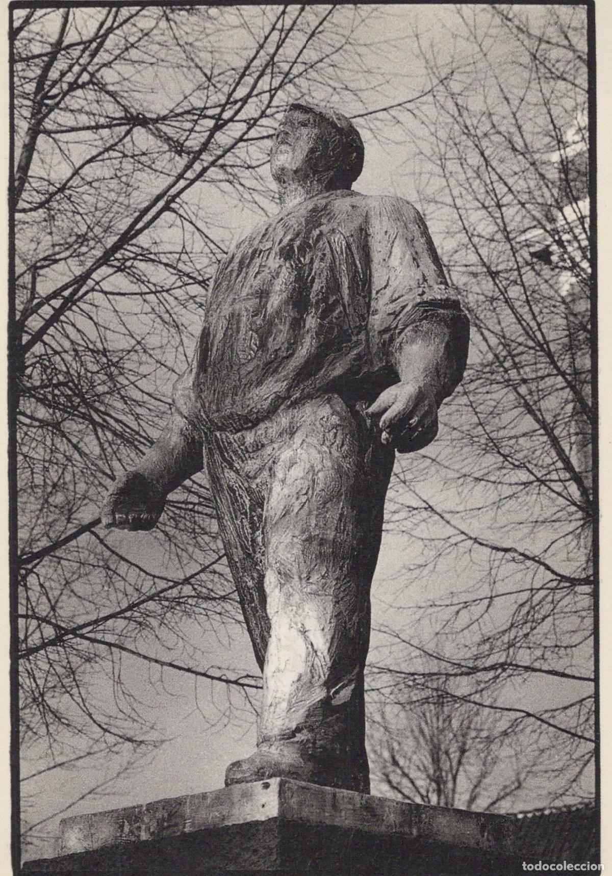 Postcards: Netherlands Amsterdam The Dockworker Sculpture *YAK109