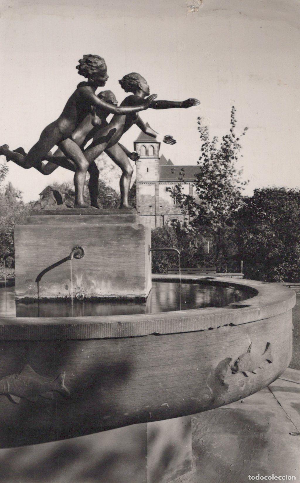 Postais: Germany Pforzheim Dreitolerbrunnen Sculpture *YAK110