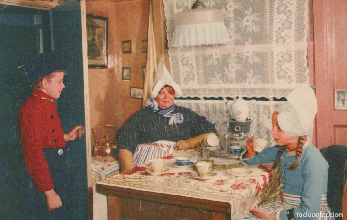 Cartoline: Nederland Volendam Noord Holland Interior Met Traditionele Klederdracht *YAK296
