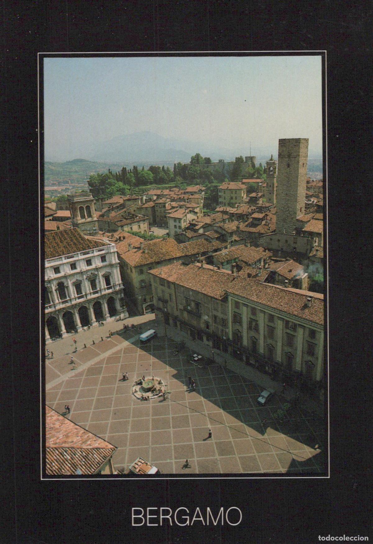 Postcards: Italy Bergamo Piazza Vecchia Con Fontana Torre Gombito Unposted *YAK851