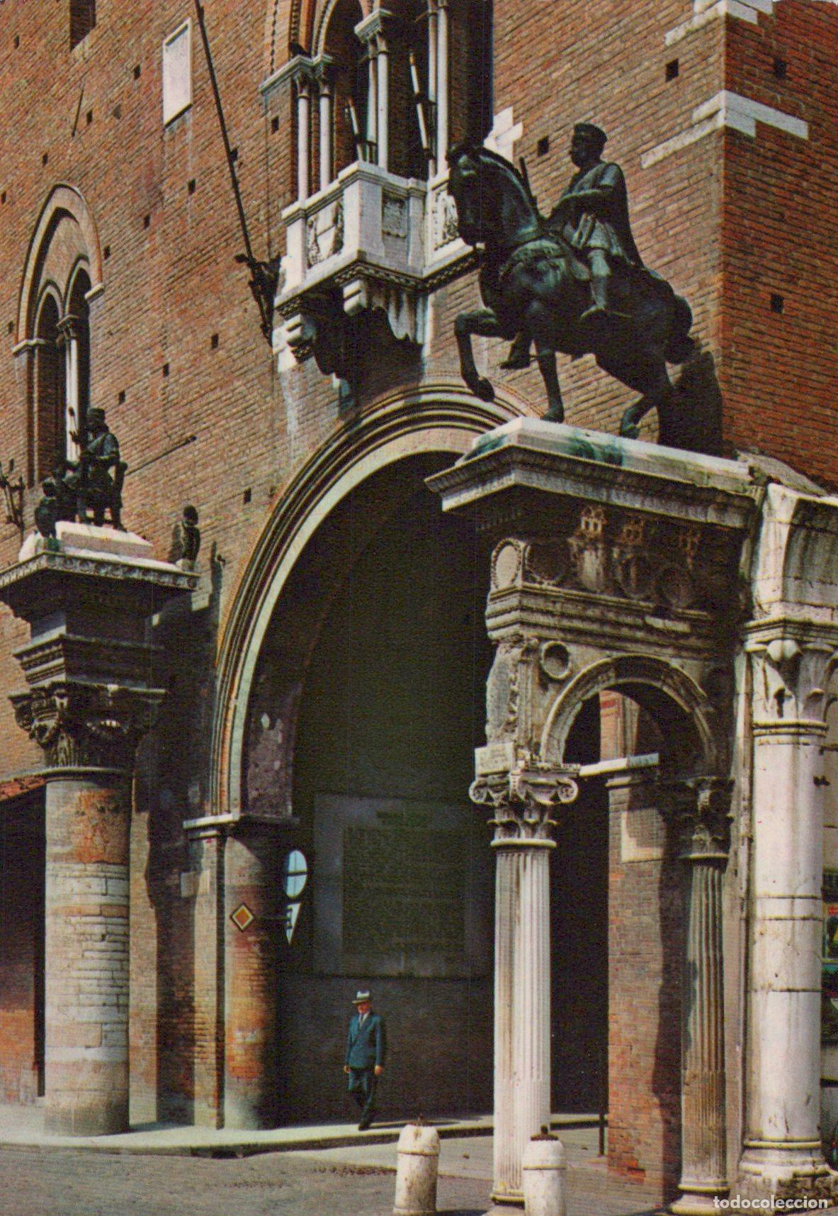 Postkarten: Italy Ferrara Palazzo della Ragione Arco Con Statue Este Unposted *YAK740