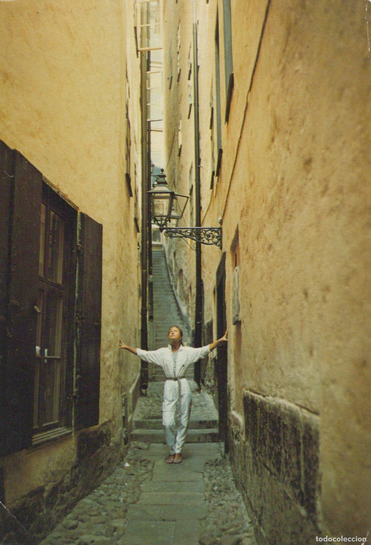Postcards: Sweden Stockholm M&aring;rten Trotzigs Gr&auml;nd Narrowest Lane Old Town Woman *YAM050