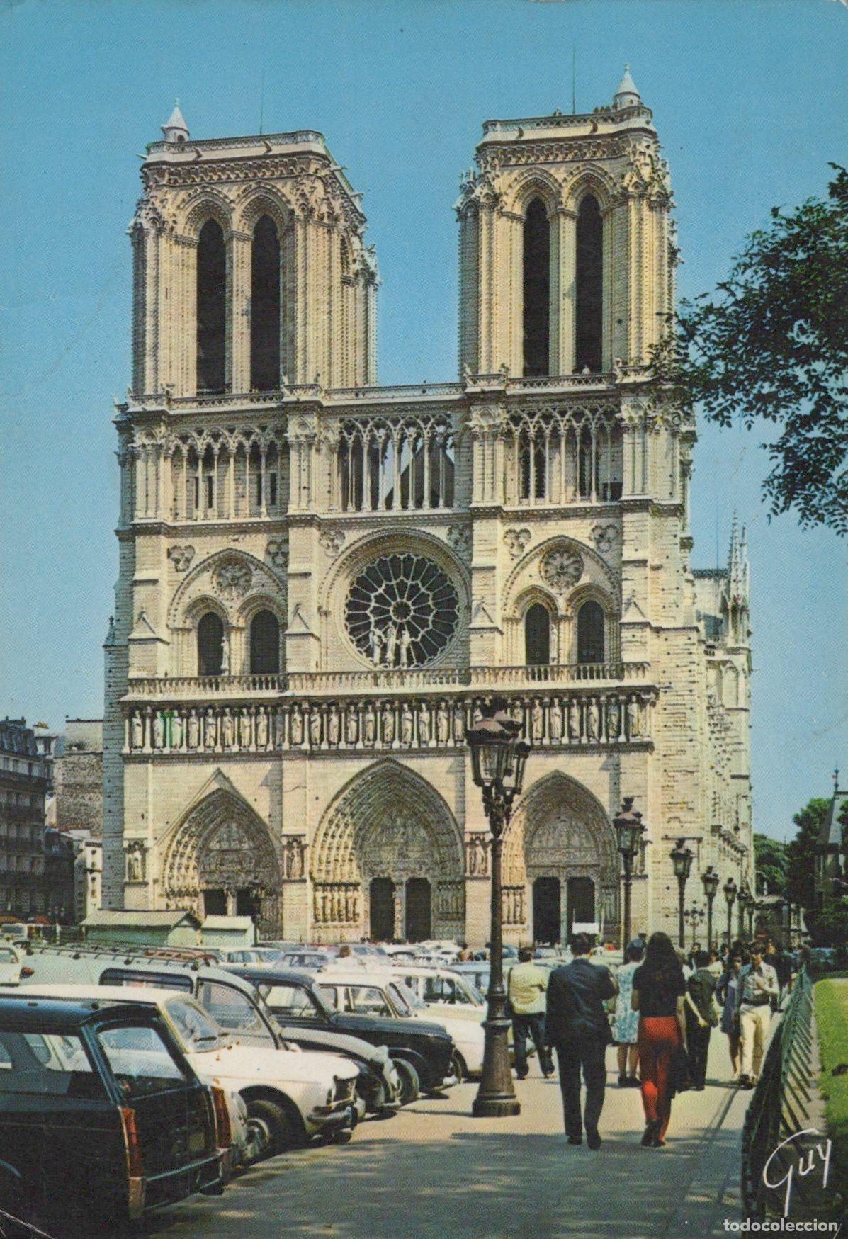 Postales: France Paris Notre Dame Cathedral Facade People Cars *YAM097