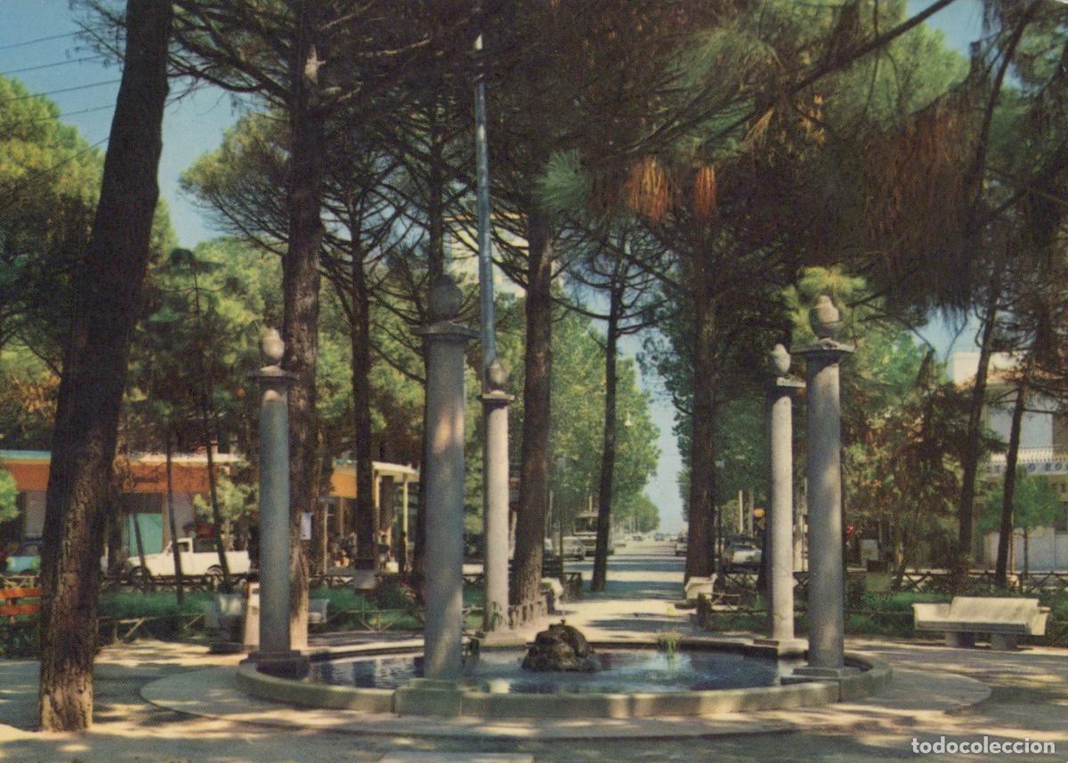 Postkarten: Italy Milano Marittima Rotonda 1 Maggio Fountain and Tree Lined Avenue *YAM516